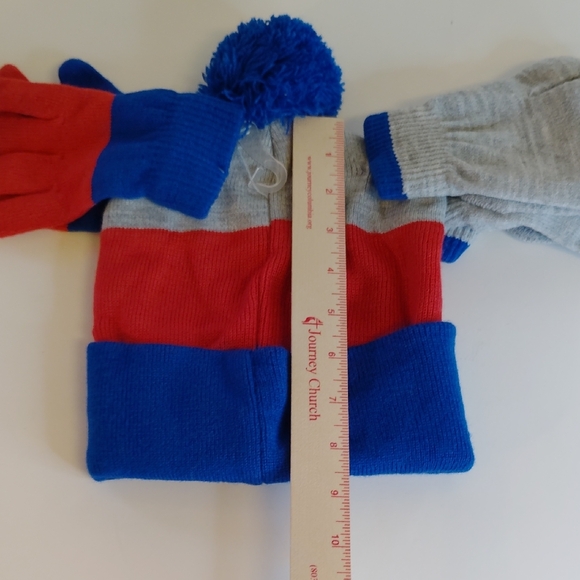 Nintendo Super Mario Red, Blue, and Gray Hat and Gloves Set - Picture 4 of 6
